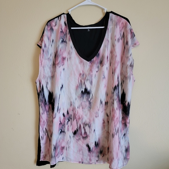 Rebel Wilson X Angel's Short Sleeve Abstract Contrast Top 1X - Picture 1 of 4